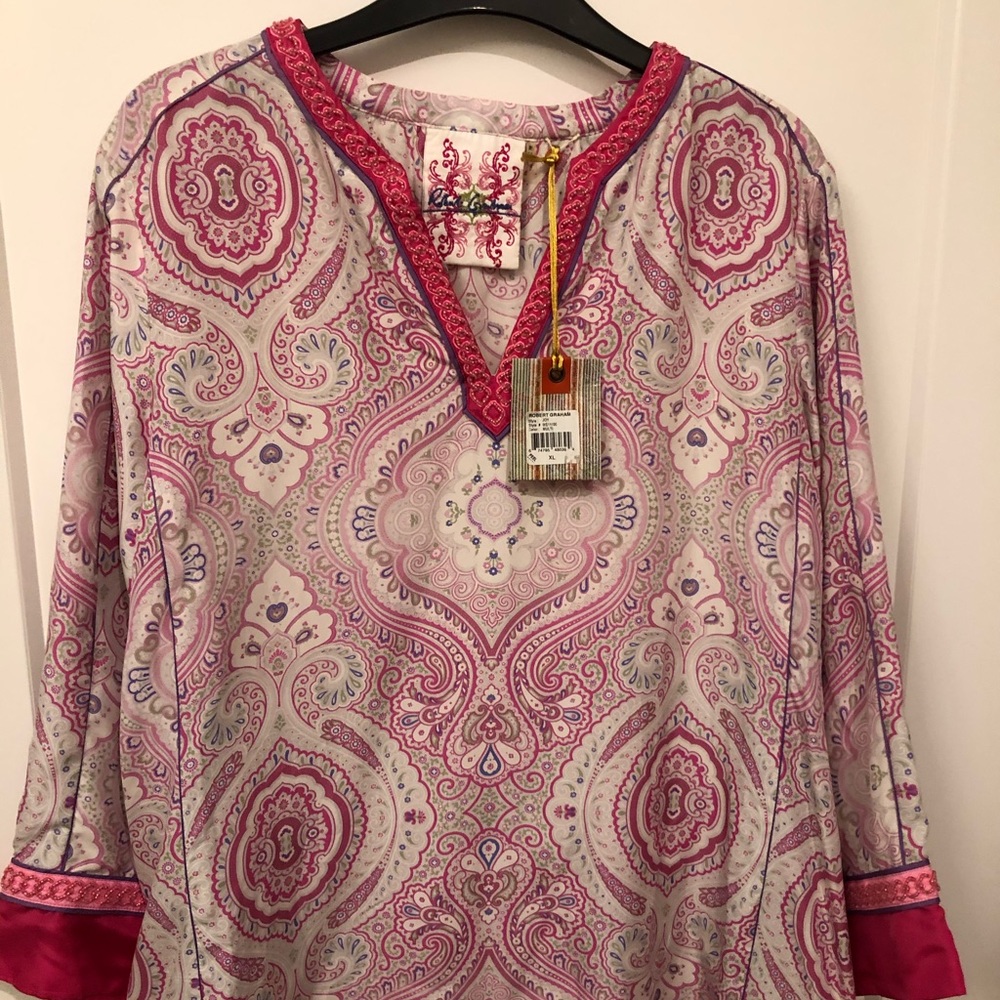 Robert Graham 100%silk blouse